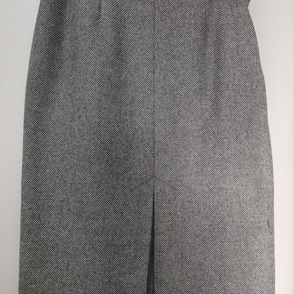 Le Suit ,Women’s suit size 10 black color with cream - Picture 5 of 7